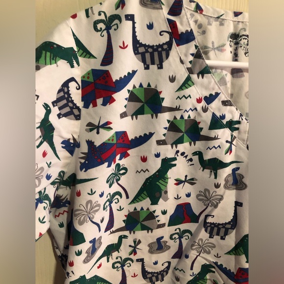 Butter-Soft dinosaur printed scrub top women’s size large - Picture 5 of 9